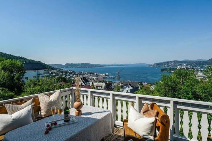 Villa voor 12 personen, met tuin en uitzicht, kindvriendelijk in Bergen