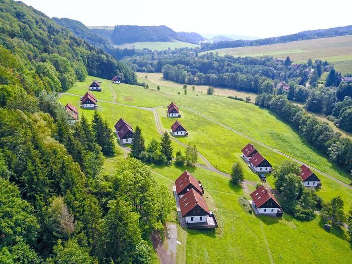 Ferienhaus für 7 Personen, mit Terrasse und Garten sowie Pool