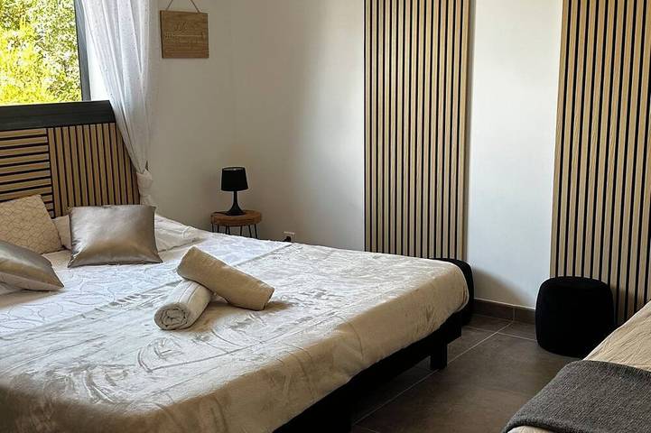 Location de vacances pour 9 personnes dans Office De Tourisme De Sainte Lucie De Porto Vecchio - 2