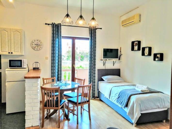Apartamento entero, Ferienwohnung in Zaton (Zadar) mit Meerblick, Balkon, Klimaanlage, W-Lan (4810-1) in Nin, Region de Zadar