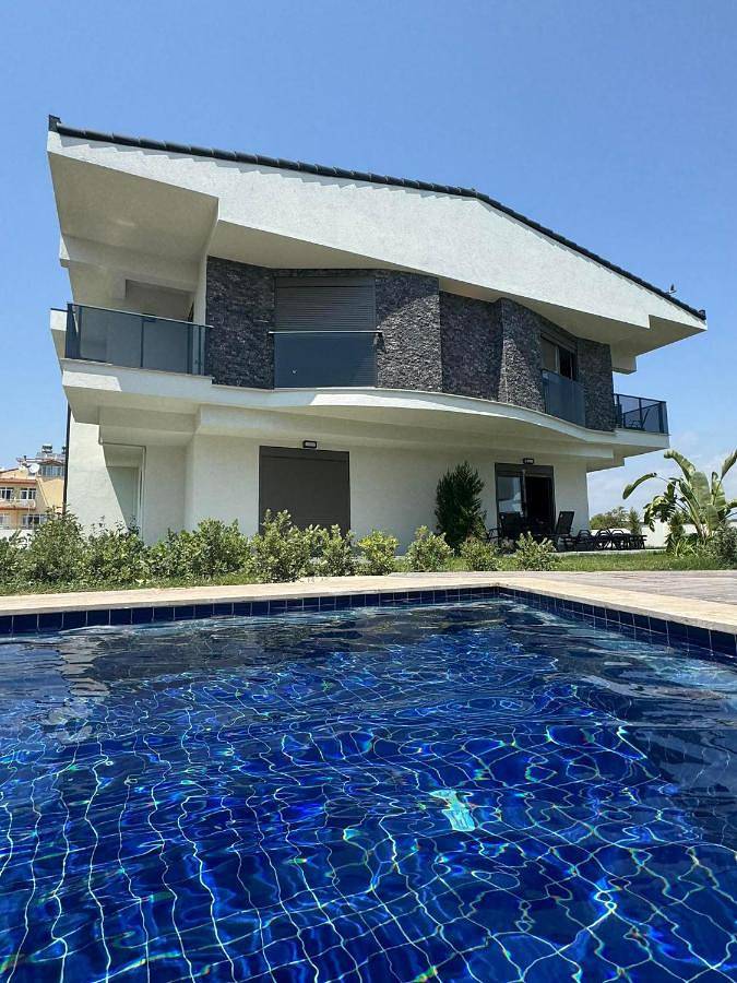 Ferienwohnung für 4 Personen, mit Garten und Ausblick sowie Pool, kinderfreundlich - 1