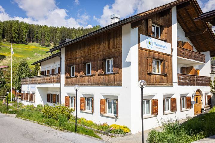 Chalamandrin Betriebs - Classic Doppelzimmer mit Dusche oder Bad/Wc in Ftan, Unterengadin
