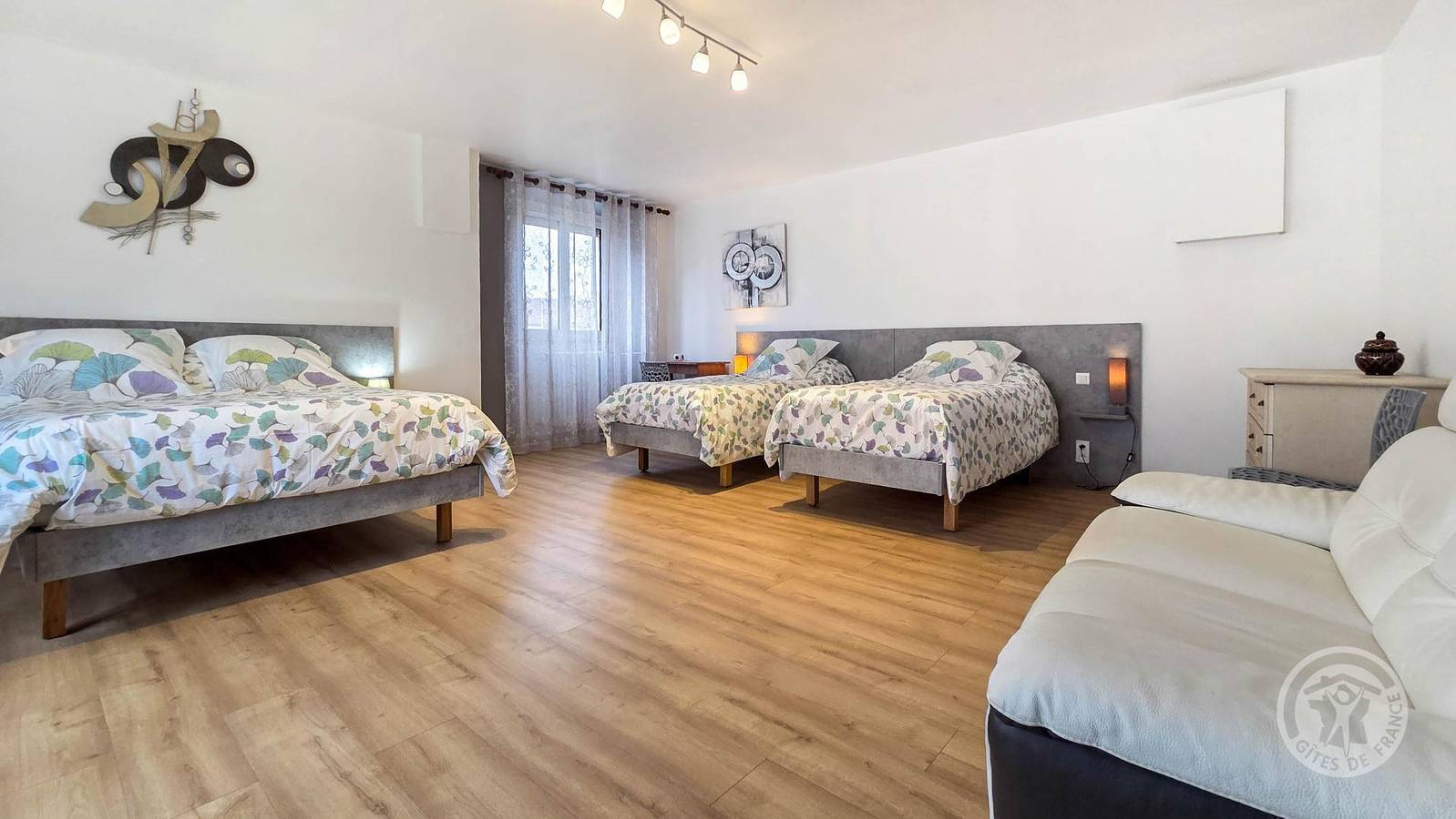 200m² Gite with Parking, WiFi & Garden - 2km to Uglas Center in Pinas, Hautes-Pyrénées