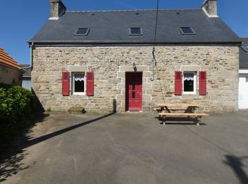 Chambre d’hôte pour 2 personnes, avec terrasse à Plouégat-Moysan
