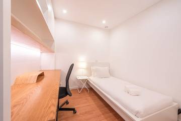 Vacation Rental for 5 Guests in Chiado, Lisbon, Picture 4