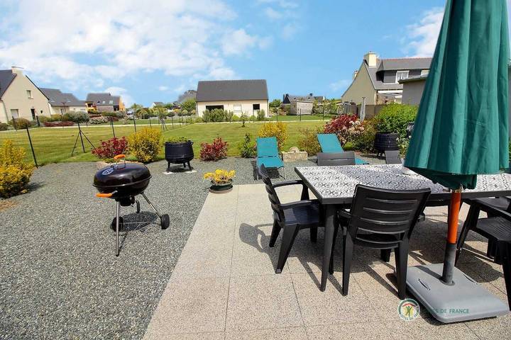 Gîte pour 3 personnes, avec Terrasse et Jardin dans L Armor