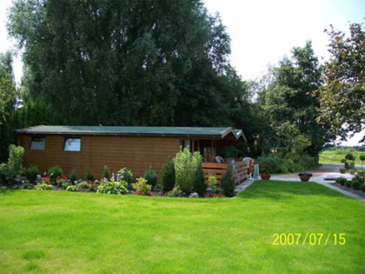 Ferienhaus für 4 Personen, mit Balkon und Terrasse sowie Garten und Ausblick in Detern