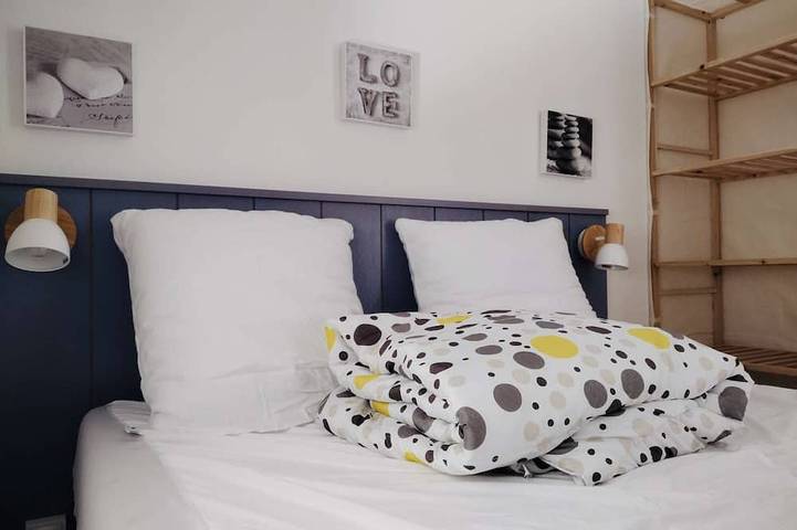 Location de vacances pour 4 personnes, avec terrasse ainsi que jardin et piscine, animaux acceptés dans Plage des Sables-Vignier - 3