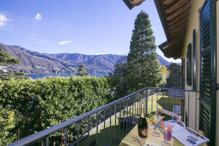 Ferienwohnung für 8 Personen, mit Seeblick und Terrasse