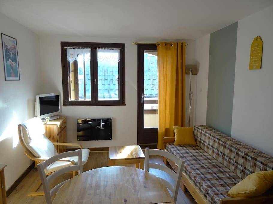 Appartement entier, One-Bedroom Apartment in Mijoux, Parc naturel régional du Haut-Jura