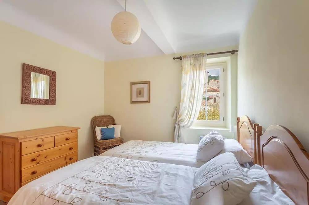 Exceptional Provençal Bastide with private pool and garden in medieval town in Seillans, Region de Draguignan