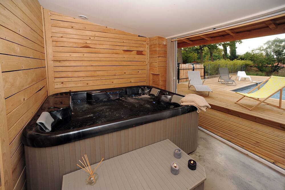 Lodge Cocoon and Spa in Cleppé, Montbrison