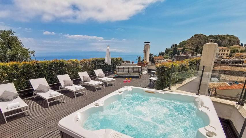 Villa voor 6 personen, met tuin en whirlpool in Taormina