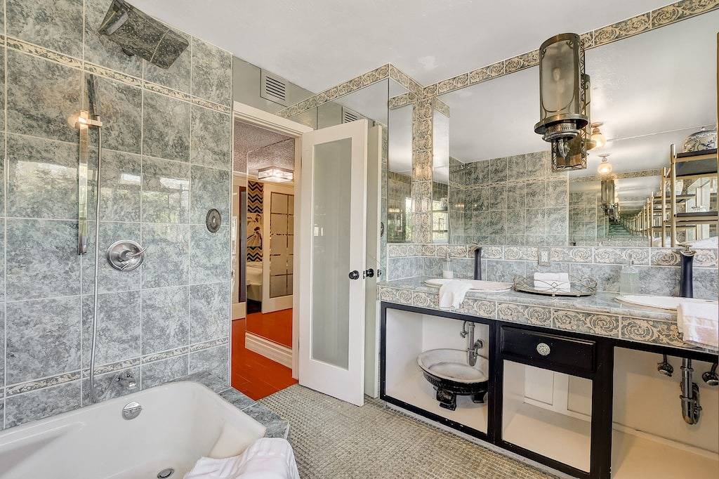 1,3 Mile To Strip & D. Stadt Nicholas Cage Ehemalig Resedency Gated Estate in Las Vegas, Nevada