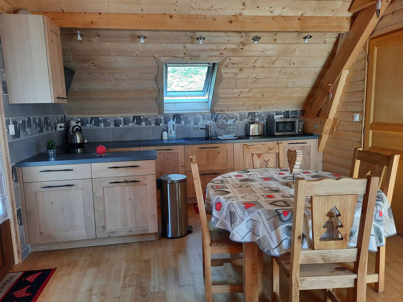 Cozy Chalet with Magical Mountain Views – Perfect for Families or Friends in Gèdre, Pyrenees National Park