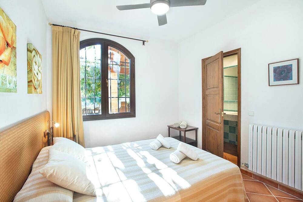 Aldea Repos - Ocho Habitaciones Villa, Capacidad 16 in Regencós, Costa Brava