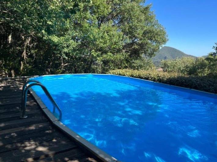 Location de vacances pour 2 personnes, avec piscine et terrasse ainsi que vue et jardin, animaux acceptés dans Gorges d'Héric - 2