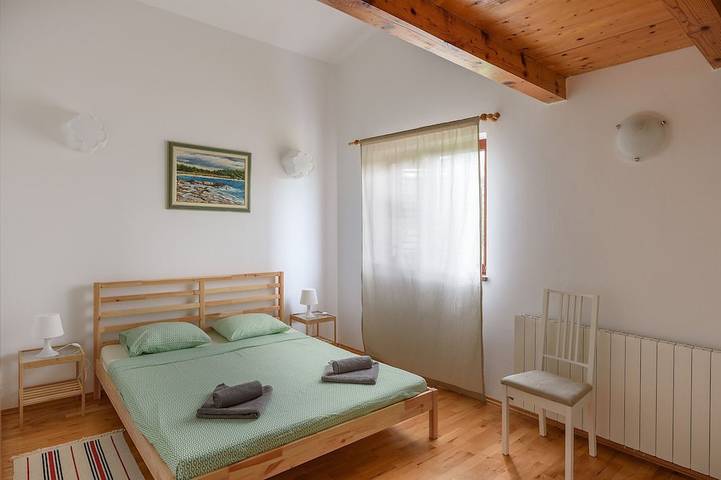 Large Relaxing Garden Retreat Close to the Centre, Beaches and Countryside in Pula-Medulin, Pula