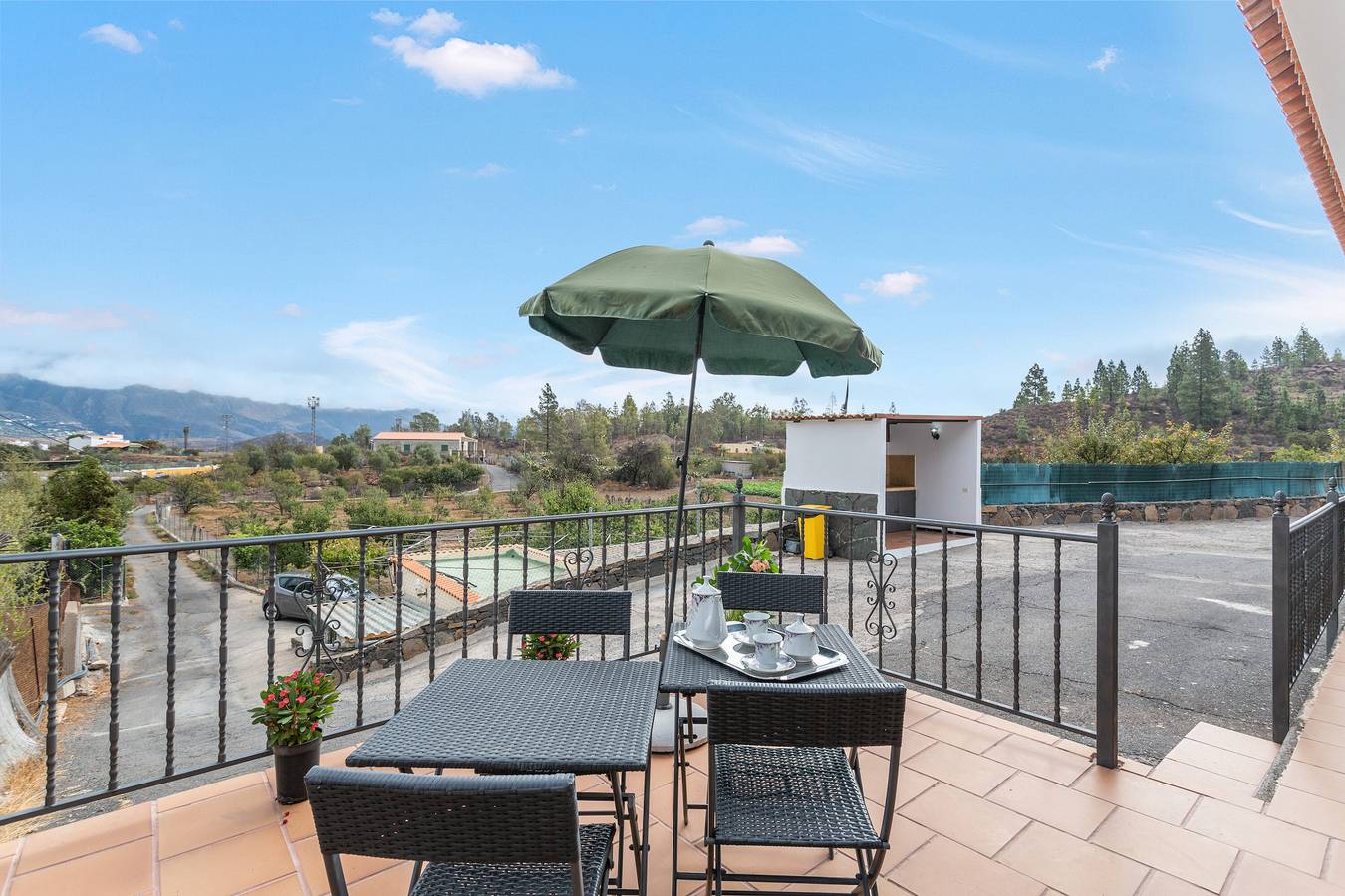 Casa de vacaciones 'Vivienda 2' con vistas a la montaña, piscina y terraza compartidas in San Bartolomé de Tirajana, Gran Canaria Sur