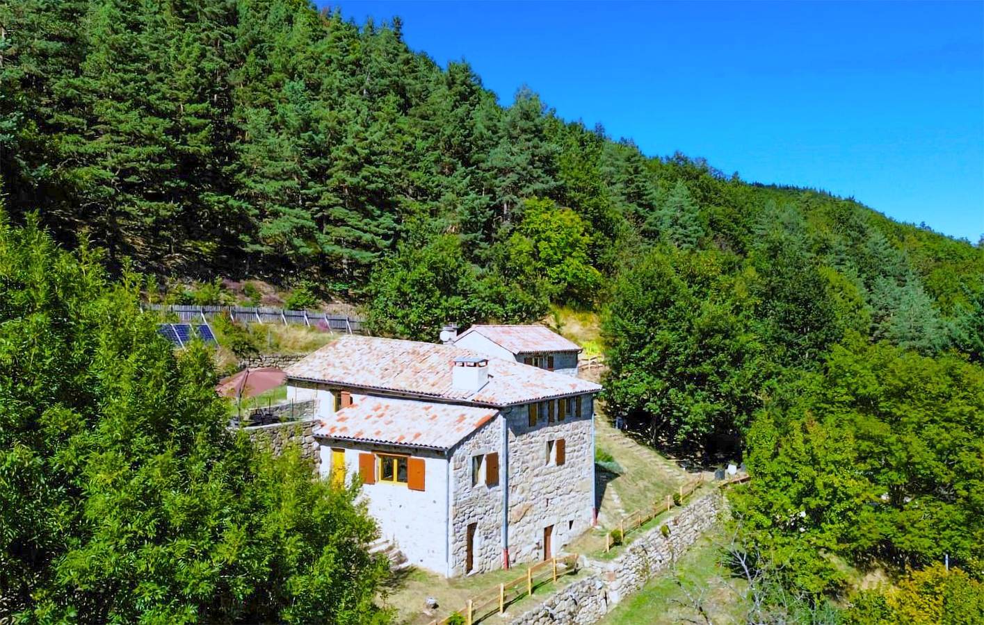Retraite douillette au bord de l'eau avec parking et jardin à 2 km de L'Auzène in Saint-Étienne-de-Serre, Parc naturel régional des Monts d'Ardèche