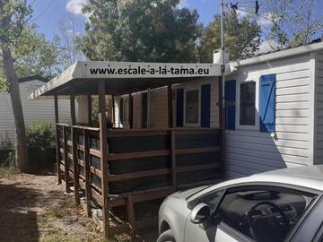 Location de vacances pour 6 personnes, avec terrasse et piscine dans la Tamarissière