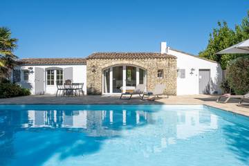 Cottage pour 19 personnes, avec piscine dans Plage de Trousse-Chemise