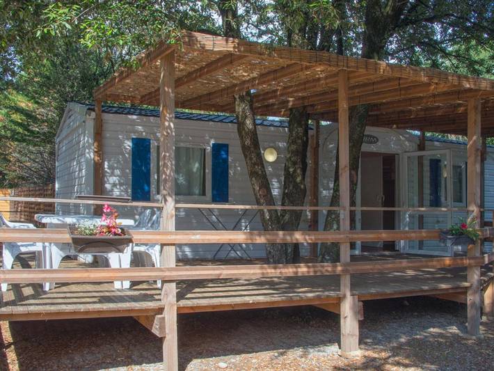 Mobil home pour 4 personnes, avec terrasse et piscine à Saint-Maurice-d'Ibie