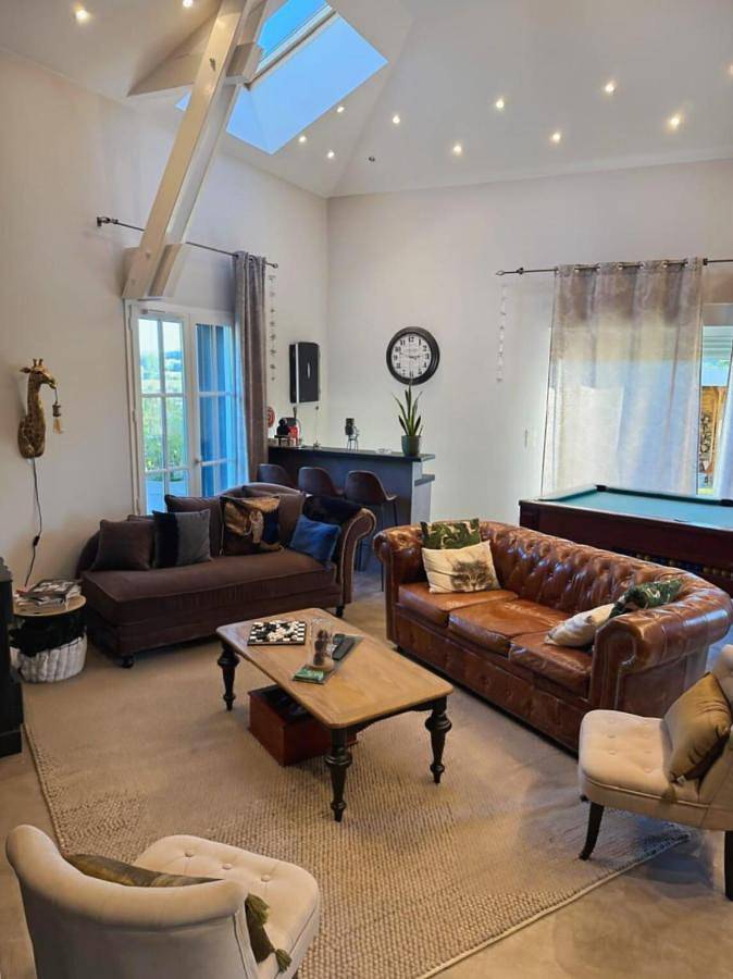 Location de vacances pour 2 personnes, avec vue sur le lac et jardin ainsi que terrasse et piscine dans Lac de Paladru - 3