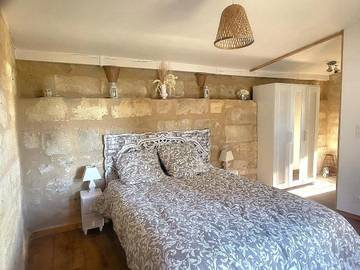 Chambre d’hôte pour 3 personnes, avec piscine et jardin ainsi que terrasse et vue, animaux acceptés à Lussac
