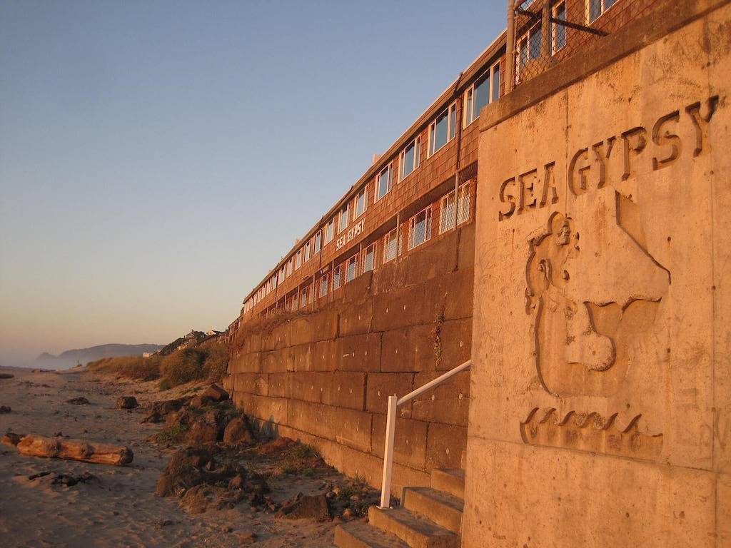 Ganze Wohnung, \"Shore Thing\" - Deluxe 3rd Floor Oceanfront Condo - Wifi, Pool & Zugang zum Strand! in Lincoln City, Devils Lake (OR)