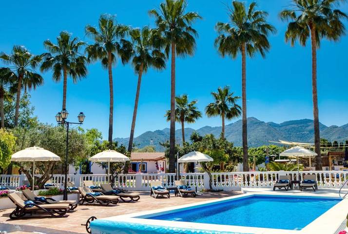 Chambre d’hôte pour 2 personnes, avec Terrasse et Jacuzzi ainsi que Jardin et Piscine à Alhaurín de la Torre