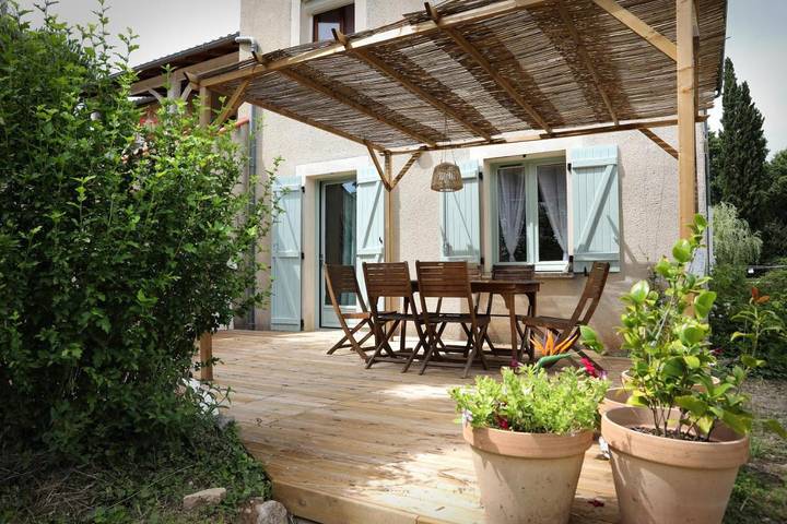 Gîte pour 4 personnes, avec vue et jardin, animaux acceptés à Douelle (Lot)
