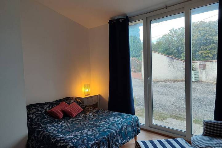 Location de vacances pour 8 personnes, avec jardin et terrasse à Colonzelle - 4