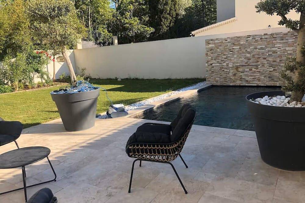 Country house with heated swimming pool, in Avignon, Vaucluse
