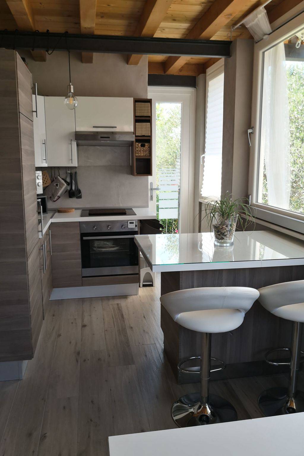 Entire apartment, Freifläche mit direktem Zugang zum Strand in Manerba del Garda, Garda Mountains