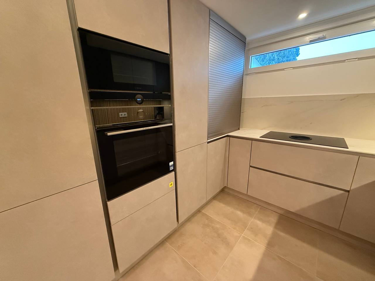 Apartamento inteiro, Amplo apartamento de férias "Dansk" com piscina, Wi-Fi, A/C & Varanda; Estacionamento disponível in Quinta do Lago, Praia de Faro