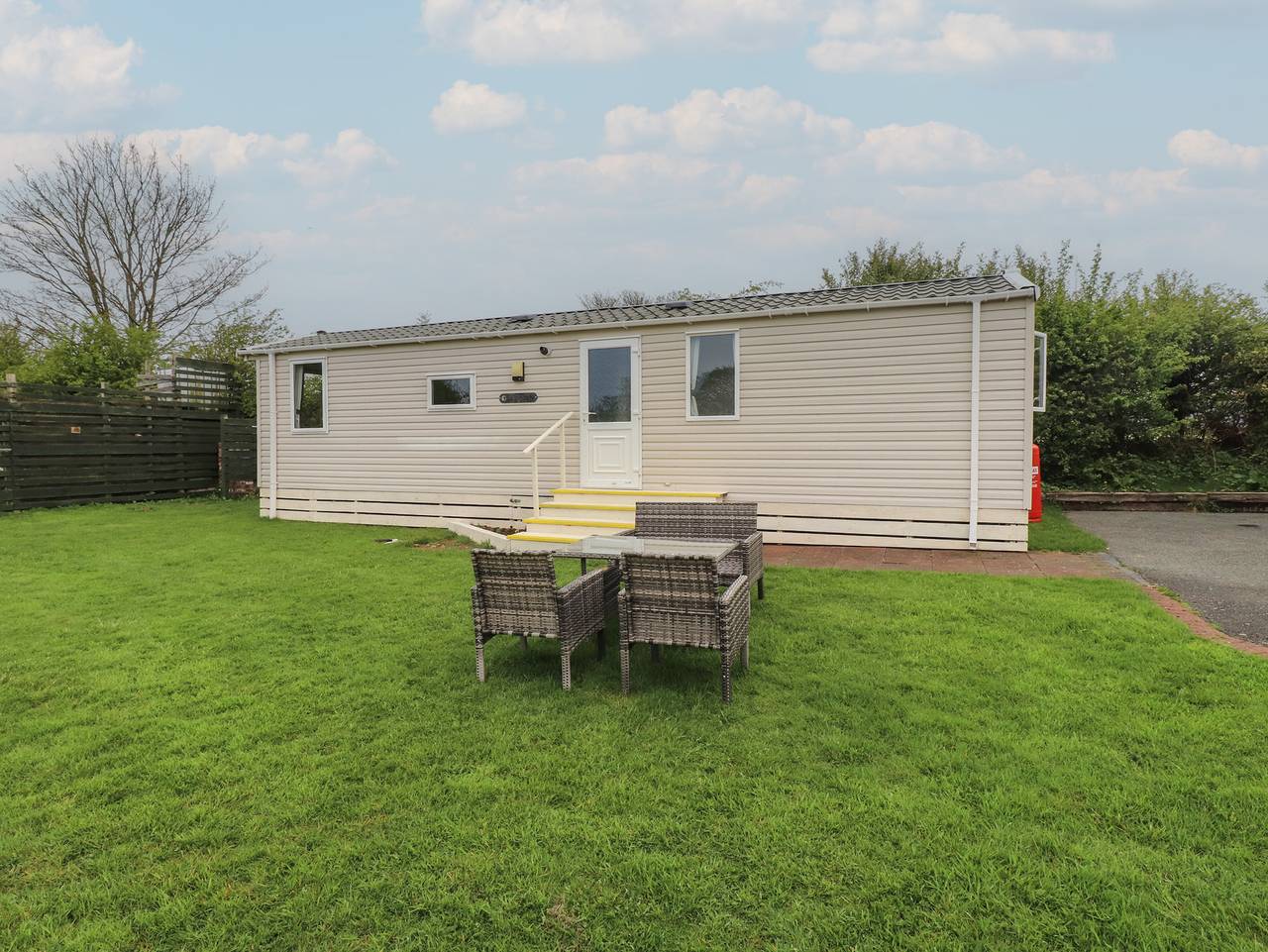 Glamping for 6 People in Isle of Anglesey, North-Wales