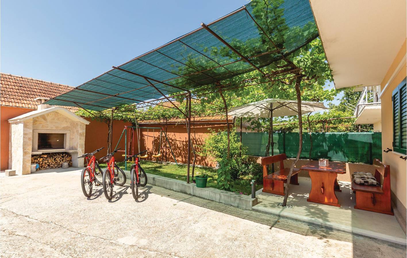 Ferienhaus für 6 Personen mit Terrasse in Dalmatinisches Zagora