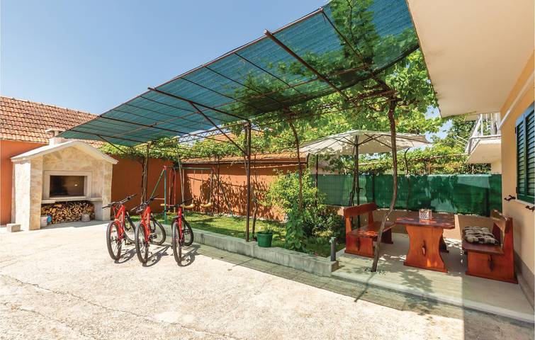 Gemütliche 2-Zimmer-Wohnung mit Pool und WLAN – der perfekte Urlaubsort! in Kreševo, Dalmatinisches Zagora
