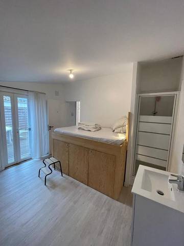 Gîte pour 2 personnes, avec terrasse à Cenon
