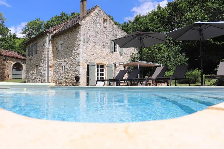 Location de vacances pour 6 personnes, avec jardin et piscine, animaux acceptés à Bélaye