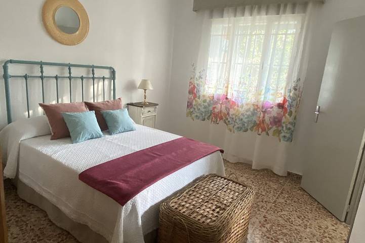 Villa with Garden and Fireplace overlooking the Colgada de Ruidera Lagoon in Ossa de Montiel, Lagunas de Ruidera Naturpark