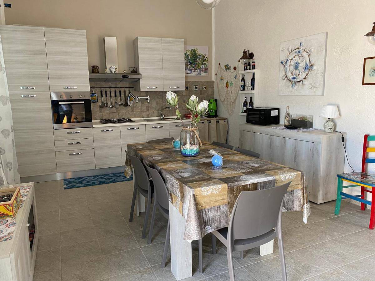 Villa Gloria intero alloggio sulla spiaggia 8 posti letto 15 minuti da Palermo e 35 da Cefalu in Spiaggia di Casteldaccia, Casteldaccia