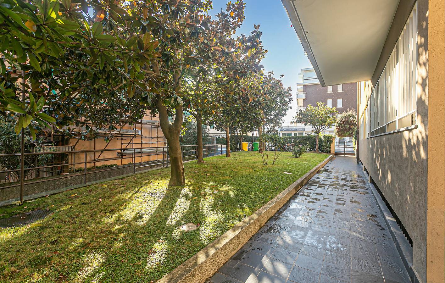 Ganze Ferienwohnung, Modernes Strand-Apartment mit WiFi, AC & Terrasse, 2km vom Strand entfernt in Sestri Levante (Stadt), Sestri Levante