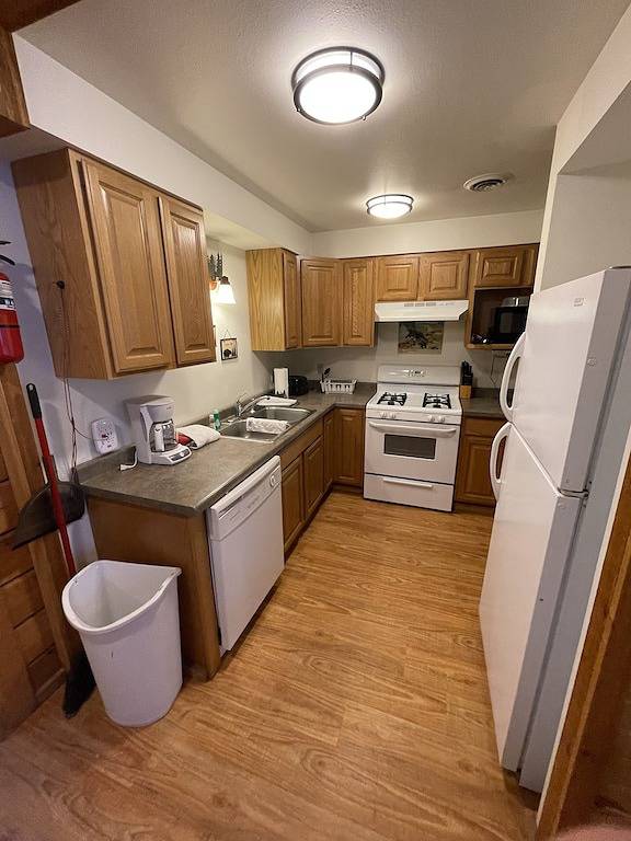 Entertainment Cabin: With 8 Large screen Tv's on 1 wall. Great for small groups in Monroe County (WI)