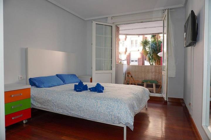 Apartamento de vacaciones para 4 personas, con vistas además de balcón y piscina - 1