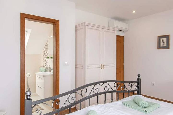 Holiday Home Lovište-Three Bedroom Holiday Home with Pool and  Sea View in Dubrovnik-Neretva