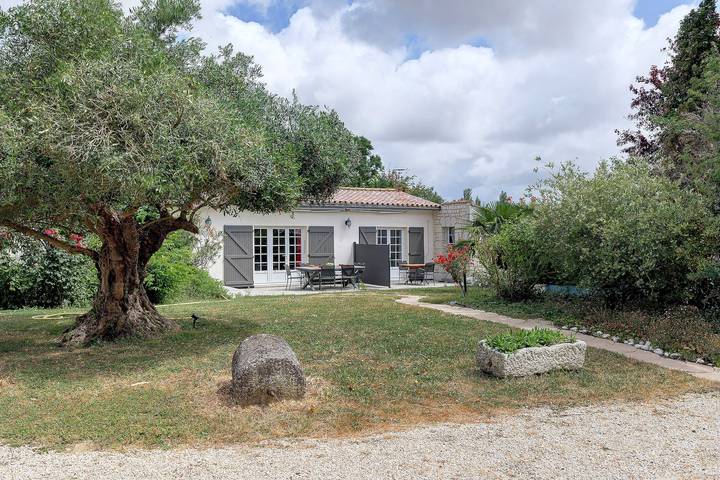 Gîte La Bergerie – With Pool! in Saint-Michel-en-l'Herm, Fontenay-le-Comte
