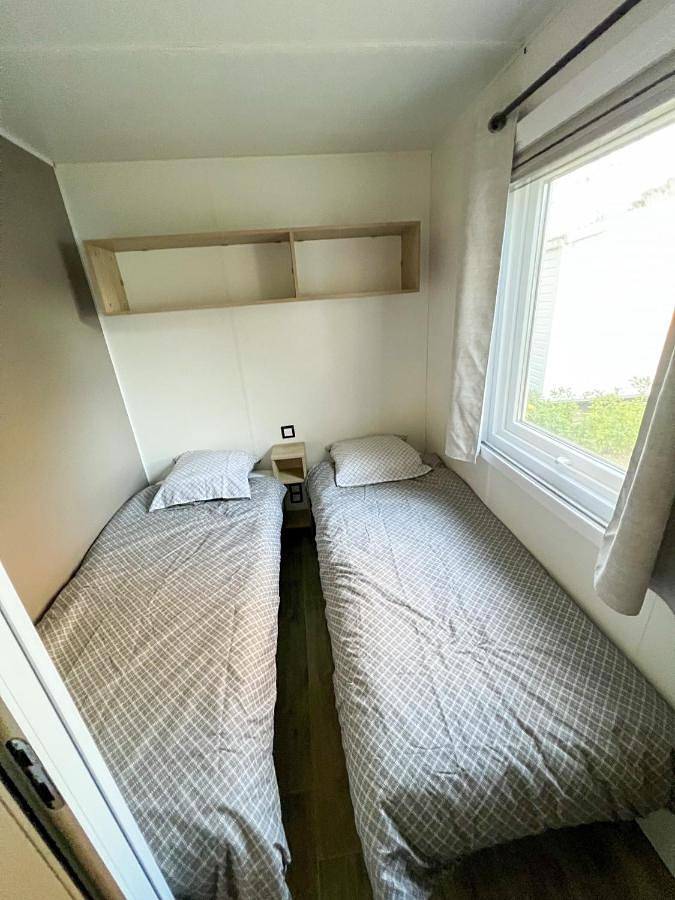 Camping pour 6 personnes, avec Jacuzzi et Terrasse ainsi que Jardin et Bassin pour enfant à Narbonne - 4