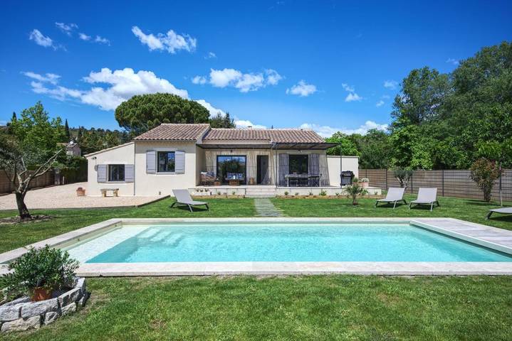 Location de vacances pour 8 personnes, avec jardin ainsi que piscine et vue, animaux acceptés à Paradou - 2